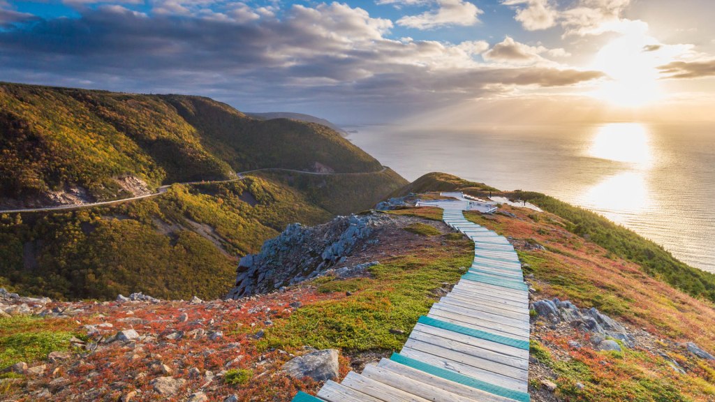 Image of Skyline Trail, with link to Cape Breton Island site